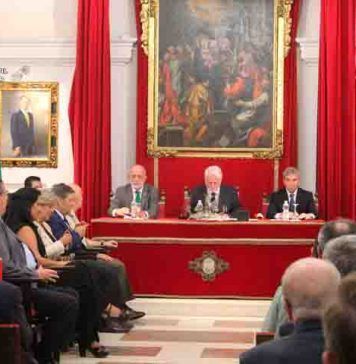 La Guardia Civil pone en marcha un programa para luchar contra las agresiones al personal sanitario Félix Azón, durante la conferencia (fuente: www.guardiacivil.es)