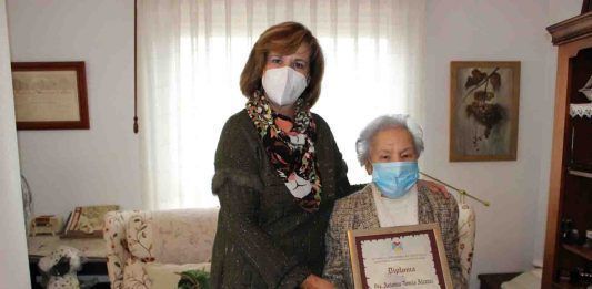 El Colegio entregó los reconocimientos a las enfermeras/os de mayor edad con motivo de San Juan de Dios, patrón de la profesión