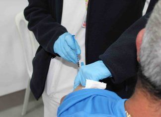 Sanidad anuncia la colaboración de las mutuas para suministrar las dosis de refuerzo contra la Covid-19 a los profesionales sanitarios
