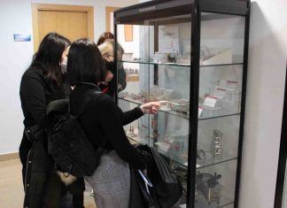 Alumnos de 1º de TCAE del IES L’Almadrava de Benidorm visitan el Museo Histórico de Enfermería de la Fundación José Llopis