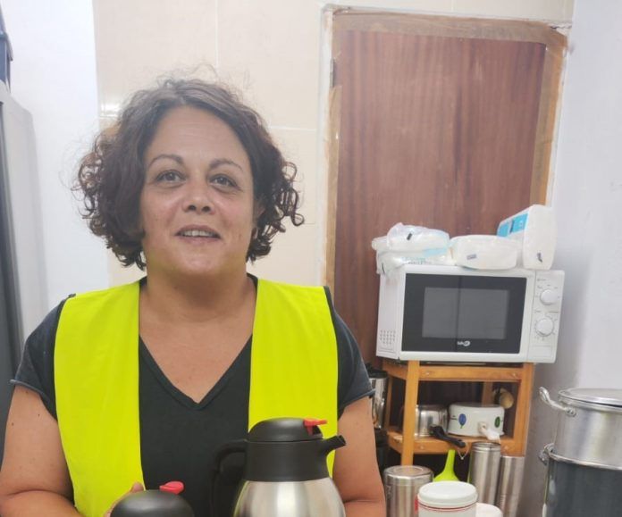 Rocío Planelles explica de qué manera se puede colaborar y qué competencias específicas son necesarias a la hora de asistir a estas personas de manera integral y humanitaria.