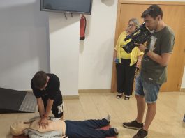 La Escuela de RCP del Colegio de Enfermería de Alicante imparte una jornada formativa a los estudiantes de la titulación de TCAE del Colegio Santa Faz de San Vicente del Raspeig