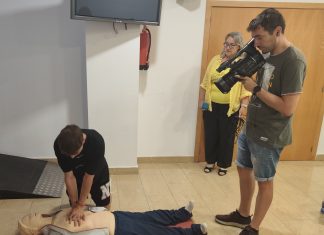 La Escuela de RCP del Colegio de Enfermería de Alicante imparte una jornada formativa a los estudiantes de la titulación de TCAE del Colegio Santa Faz de San Vicente del Raspeig