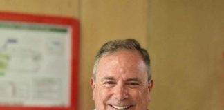 El enfermero y profesor de la UA José Ramón Martínez Riera presenta el libro «Manual Práctico de Atención Primaria y Comunitaria»