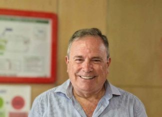 El enfermero y profesor de la UA José Ramón Martínez Riera presenta el libro «Manual Práctico de Atención Primaria y Comunitaria»