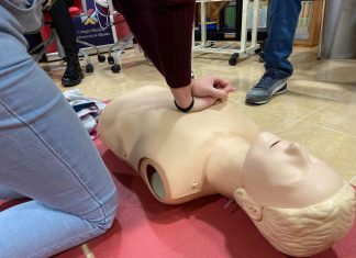 El Colegio de Enfermería de Alicante renueva la acreditación para formar en el uso de desfibriladores semiautomáticos externos a personal no sanitario
